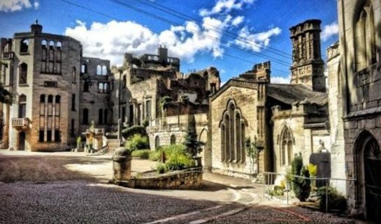 Photo shows the grand Guy's Cliffe building on a sunny day